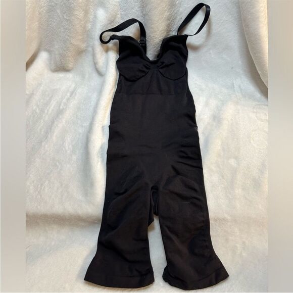 Skims Seamless Sculpt Mid-Thigh shorts Bodysuit Onyx Size XXS/XS and size SMALL - Picture 7 of 13